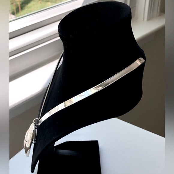 Silver Plated Necklace with Silver Sand Dollar Pendant/Brooch - Picture 5 of 13